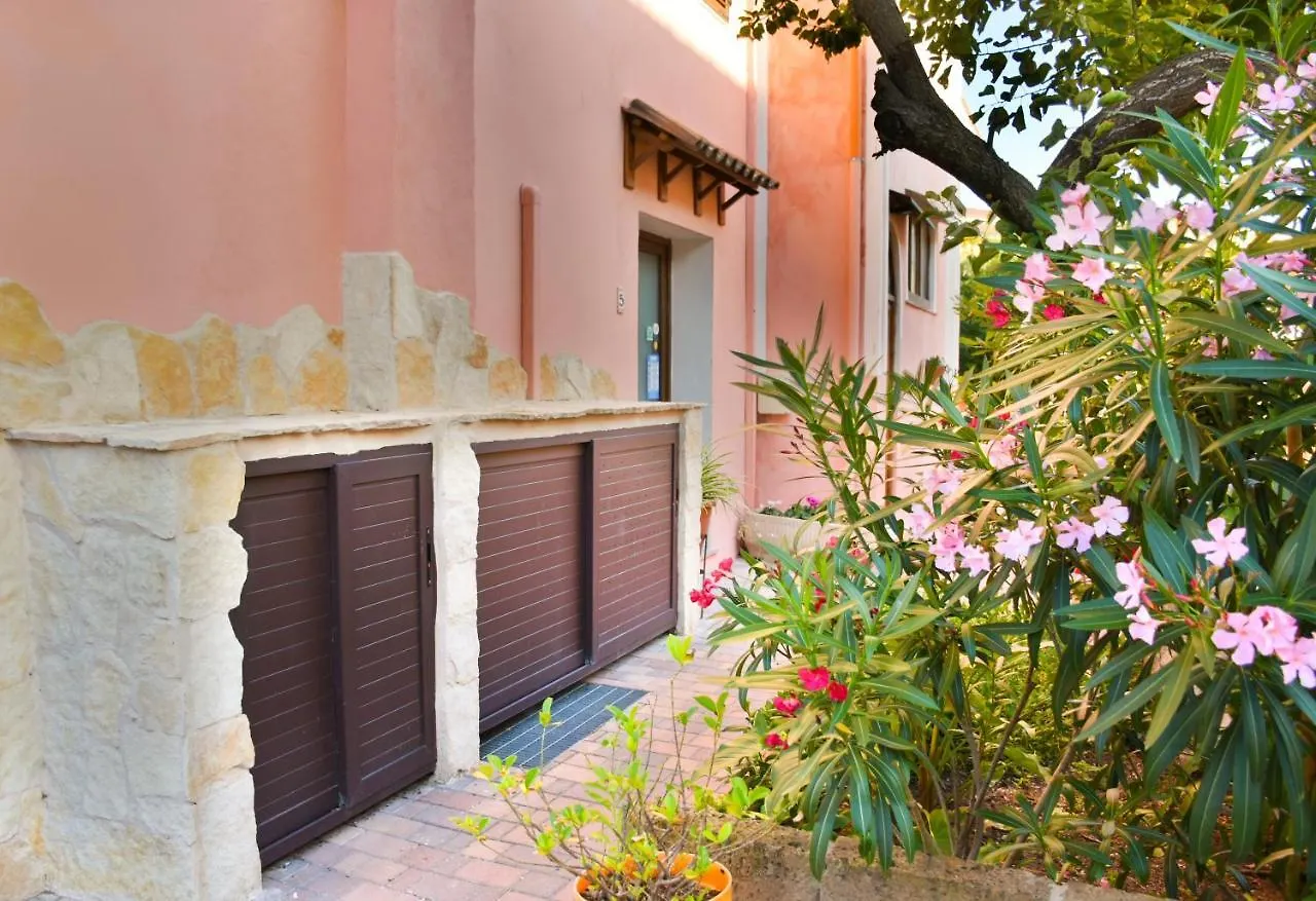Flowery Inn Villa Alghero 2*,