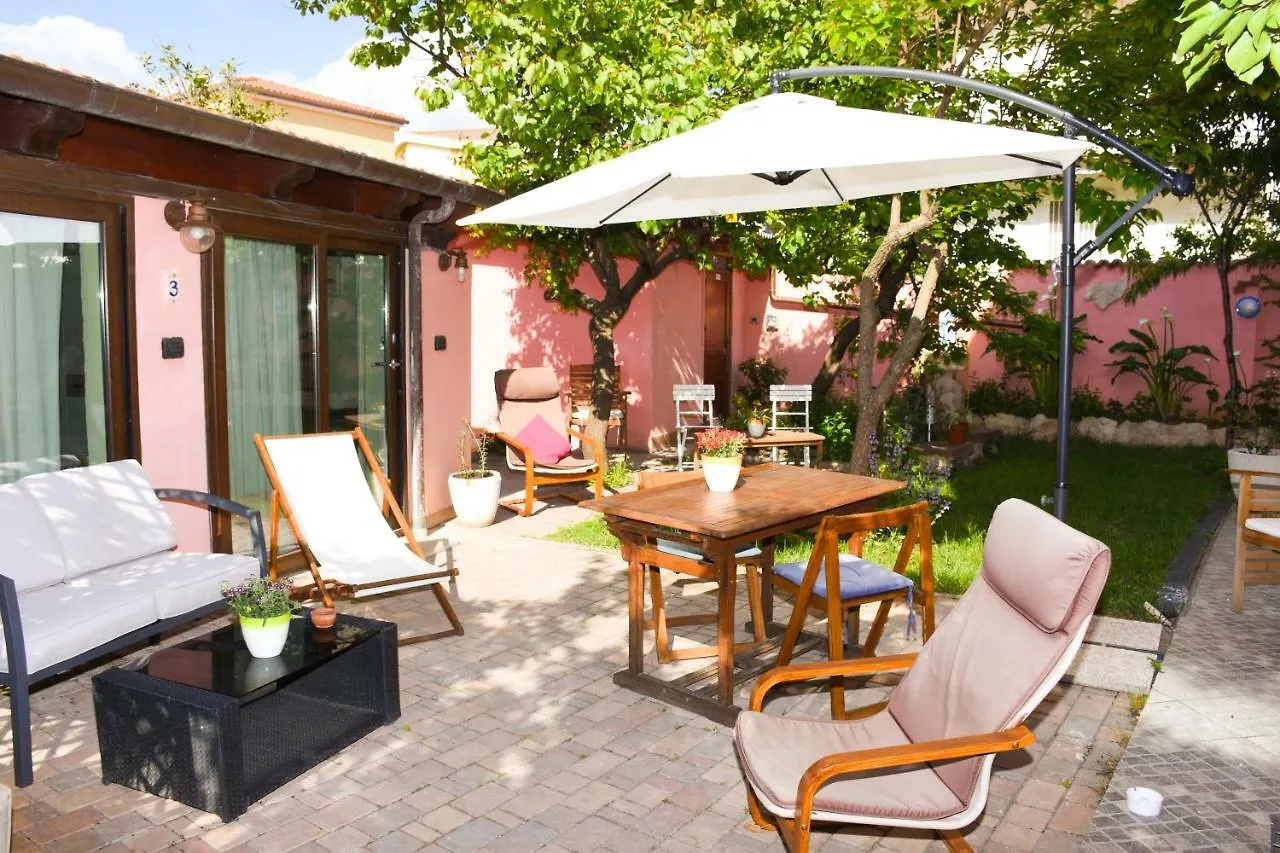 Flowery Inn Villa Alghero 2*,